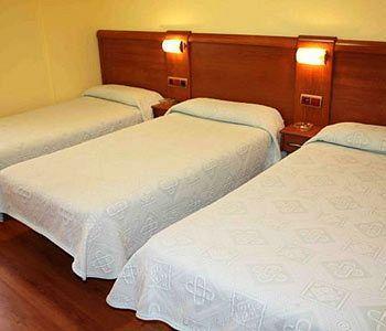 The Hostal Irunako Hotel Villafria Bagian luar foto